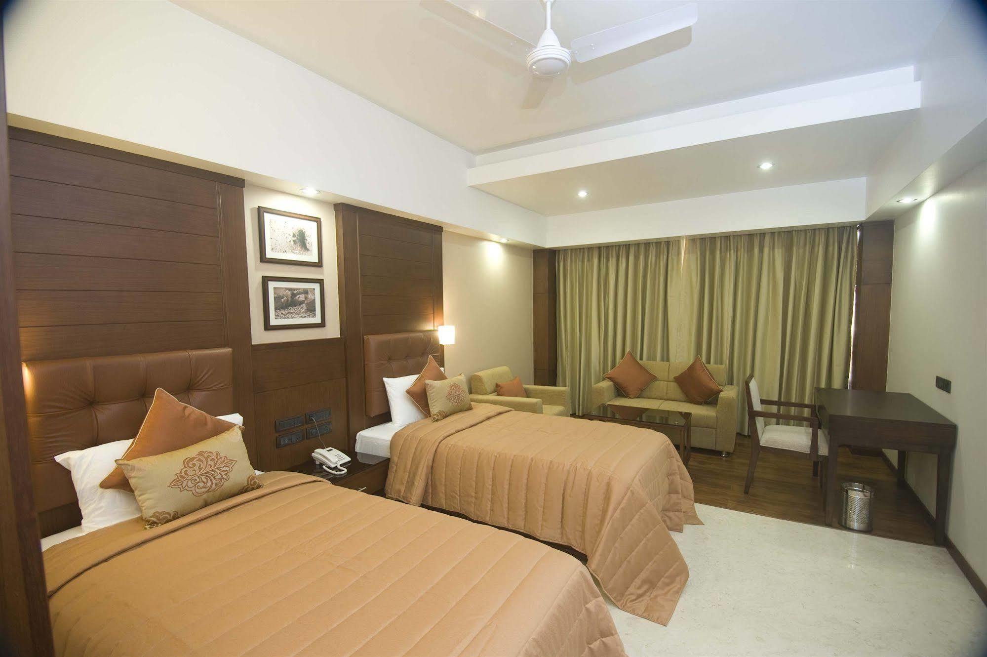 The Ocean Pearl Hotel Mangalore Bagian luar foto